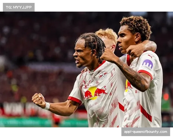 转播画面捕捉：门兴教练席因一次成功的防守拦截而起立鼓掌